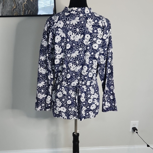 Barco Uniforms Floral Print Scrub Top – Size L - Picture 4 of 8